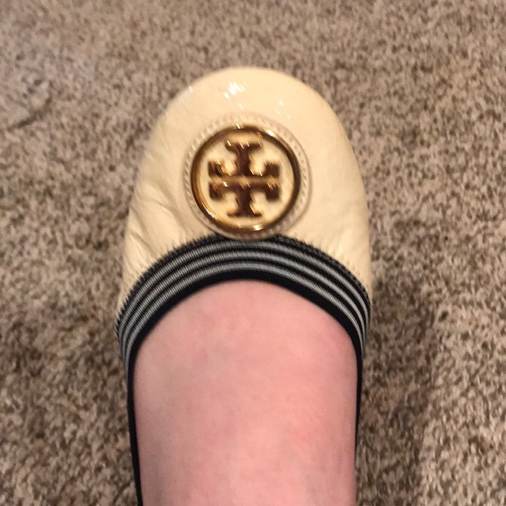 Cream & Navy Blue Tori bitch flats!